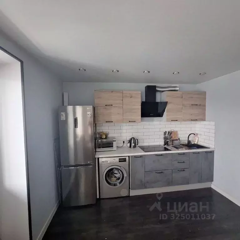 Студия Нижегородская область, Нижний Новгород ул. Коммуны, 20 (30.0 м) - Фото 1