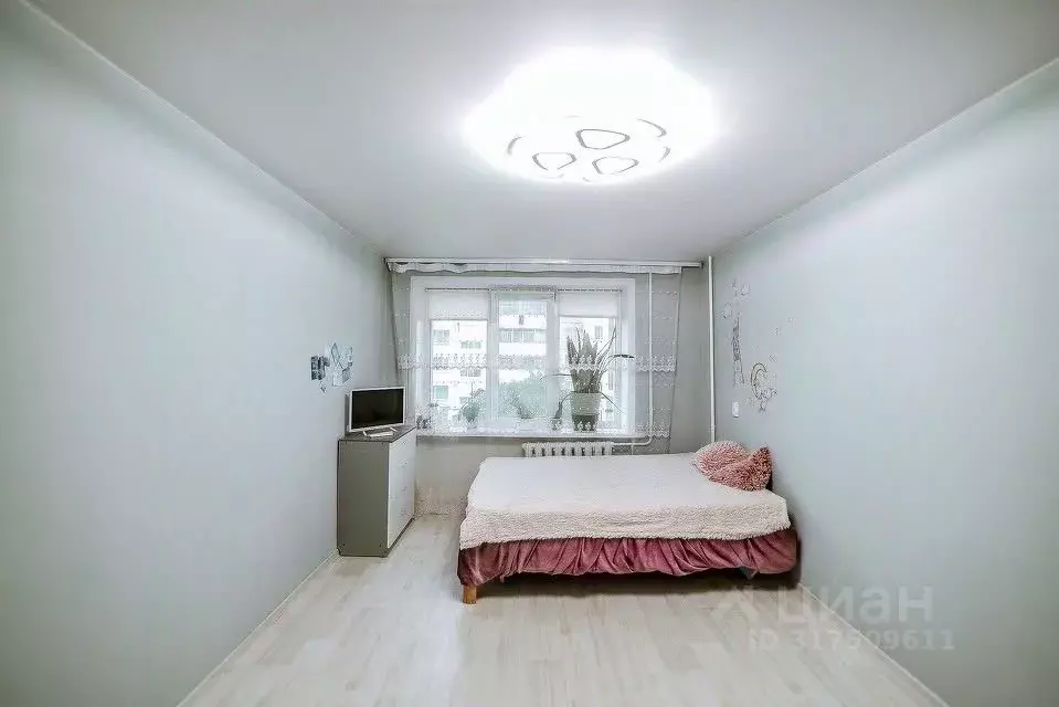 1-к кв. Сахалинская область, Южно-Сахалинск ул. Есенина, 11 (33.0 м) - Фото 0