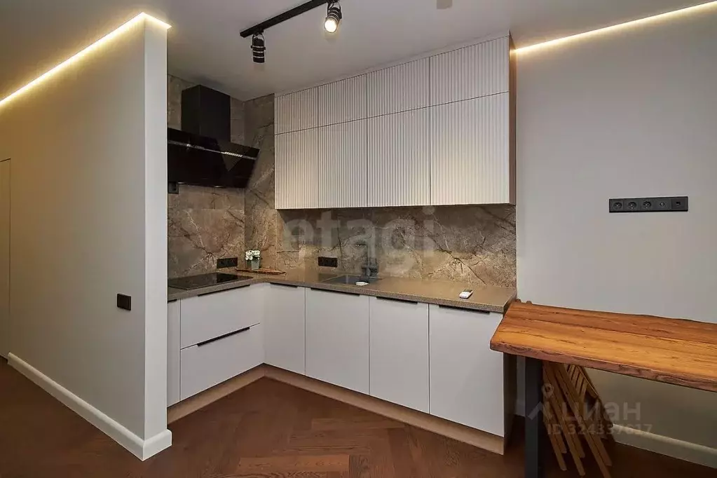 2-к кв. Тюменская область, Тюмень Новгородская ул., 3 (58.8 м) - Фото 1