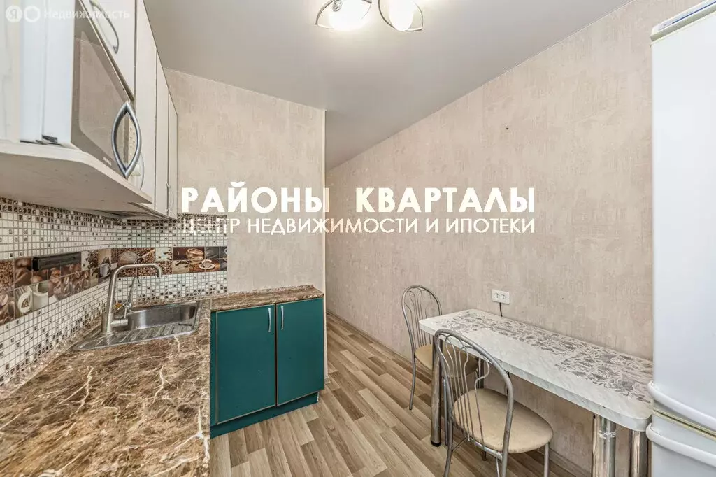 4-комнатная квартира: Челябинск, Молдавская улица, 27 (75.8 м) - Фото 1