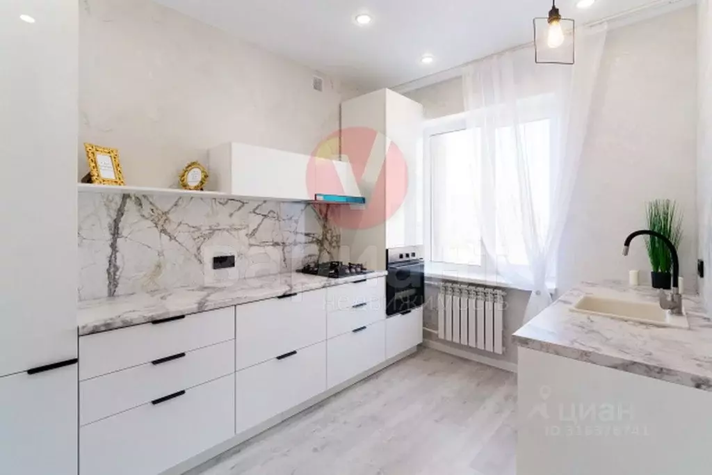 3-к кв. Омская область, Омск просп. Карла Маркса, 33 (80.0 м) - Фото 0