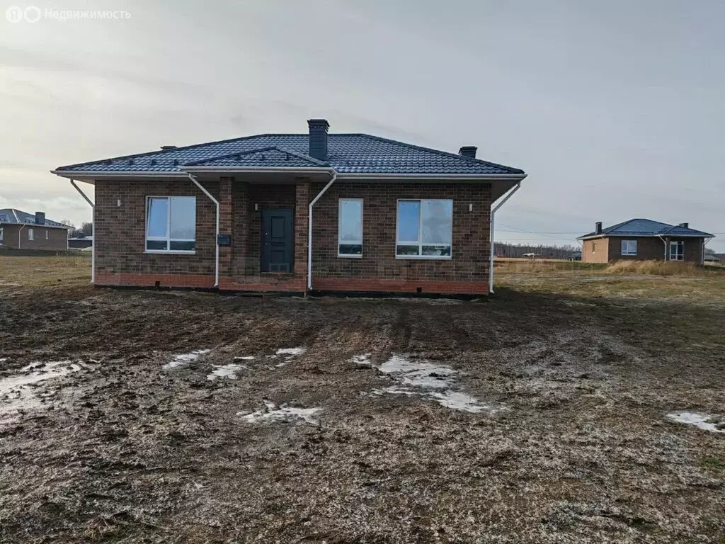 Дом в Верхний Услон, улица Мира (96 м) - Фото 1