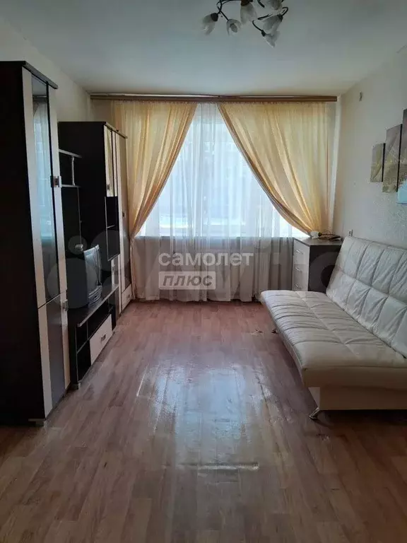 Комната 16,3 м в 6-к., 1/4 эт. - Фото 0