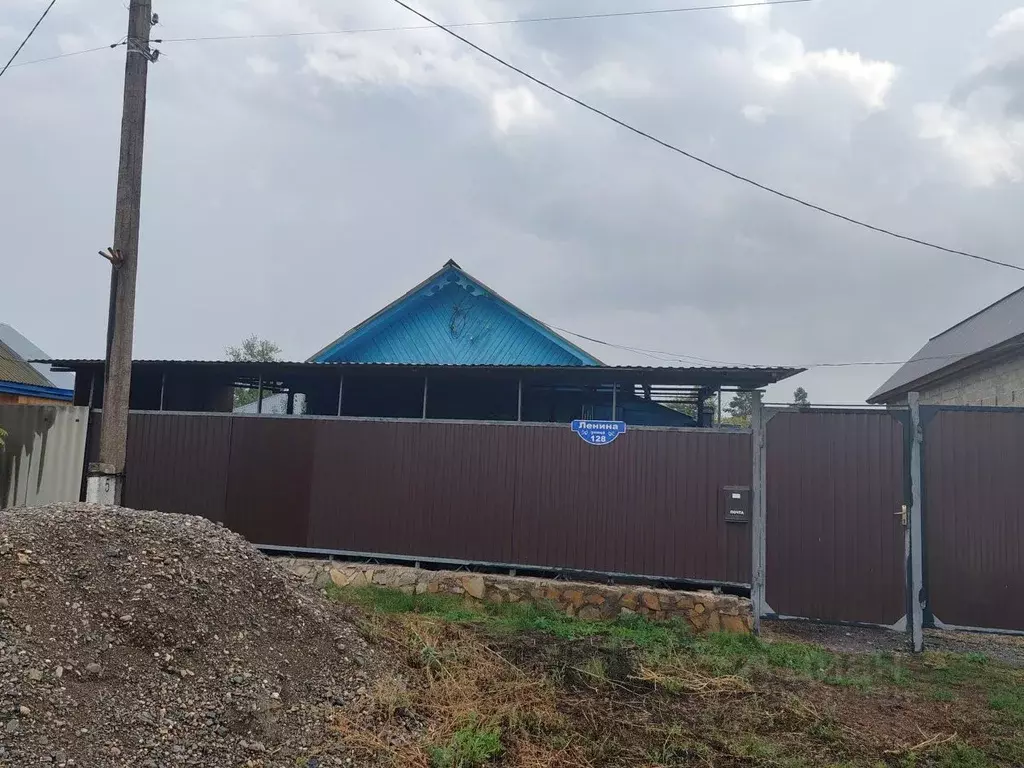 Дом в Оренбургская область, пос. Саракташ ул. Ленина (37 м) - Фото 1