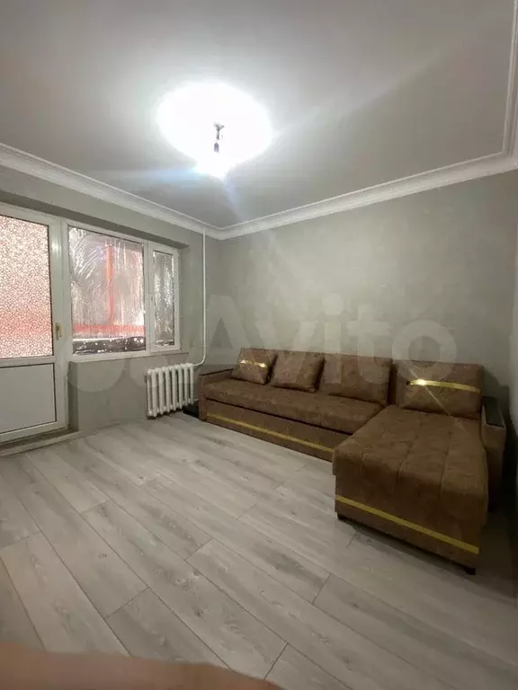 1-к. квартира, 40 м, 1/9 эт. - Фото 1