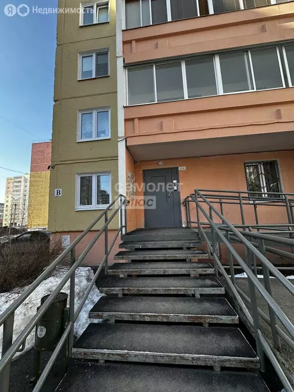 2-комнатная квартира: Ижевск, улица Холмогорова, 75 (56.8 м) - Фото 2