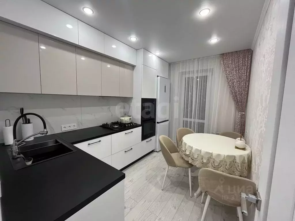 3-к кв. Татарстан, Набережные Челны 65-й комплекс, 13Б (69.7 м) - Фото 1