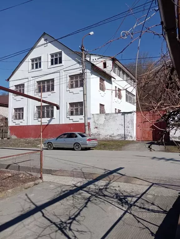 Дом в Северная Осетия, Владикавказ ул. Камбердиева (800 м) - Фото 0