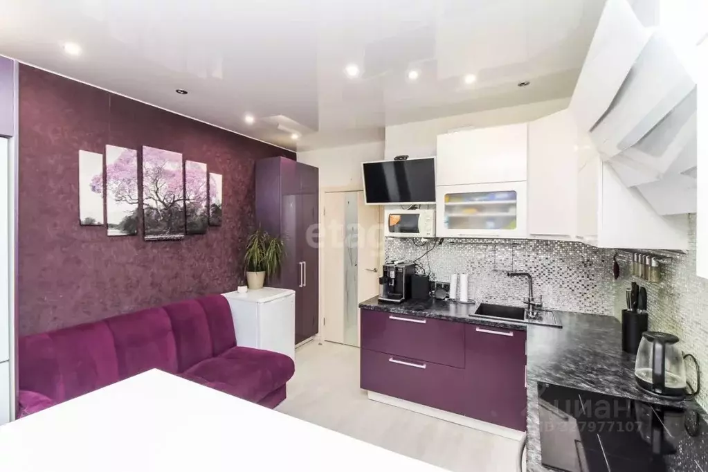 1-к кв. Тюменская область, Тюмень ул. Муравленко, 10 (49.1 м) - Фото 1