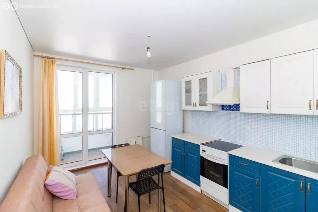 1-комнатная квартира: Тюмень, улица Александра Протозанова, 10 (37 м) - Фото 2