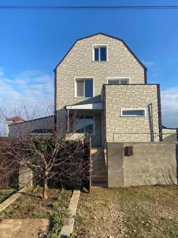 Дом в Крым, Евпатория ул. Вишневая, 30 (200 м) - Фото 1