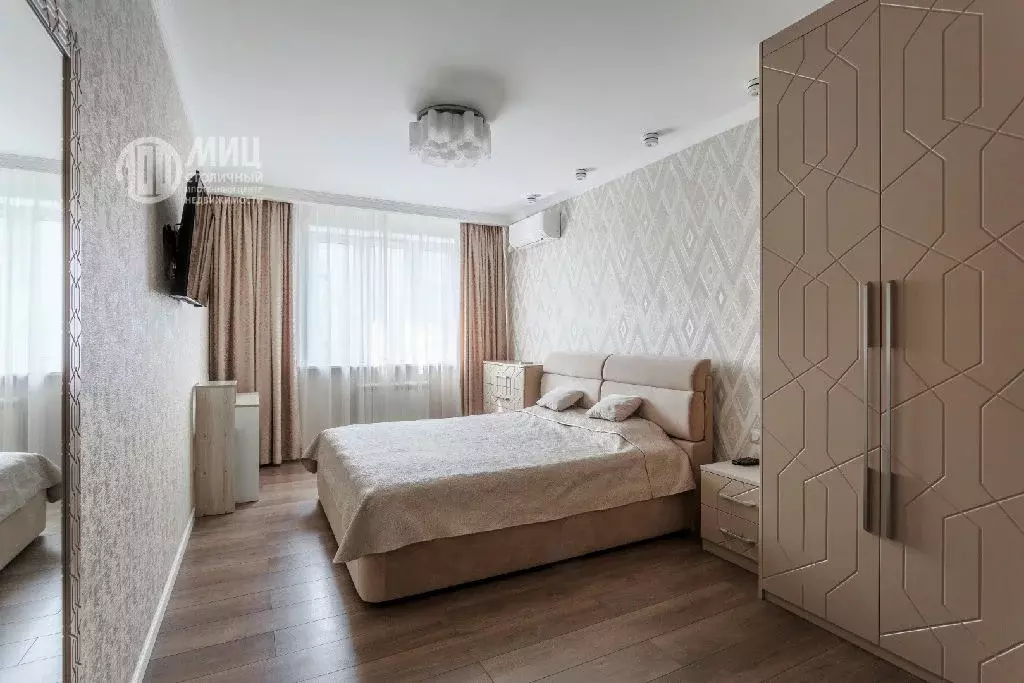 Продается 4-комнатная квартира - Фото 2