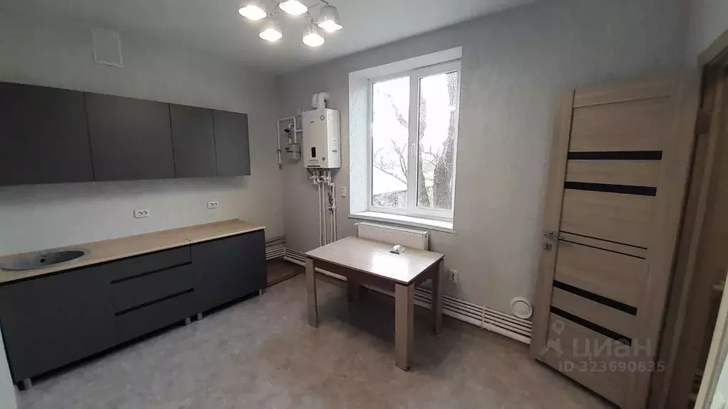 2-к кв. Крым, Феодосия ул. Челнокова, 55 (50.0 м) - Фото 2