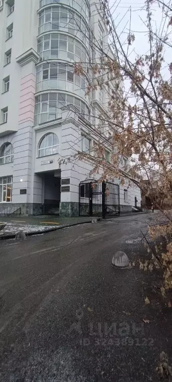 Гараж в Свердловская область, Екатеринбург ул. Горького, 31 (18 м) - Фото 1