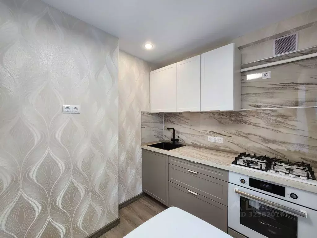 3-к кв. Воронежская область, Воронеж ул. Космонавта Комарова, 6 (55.0 ... - Фото 1