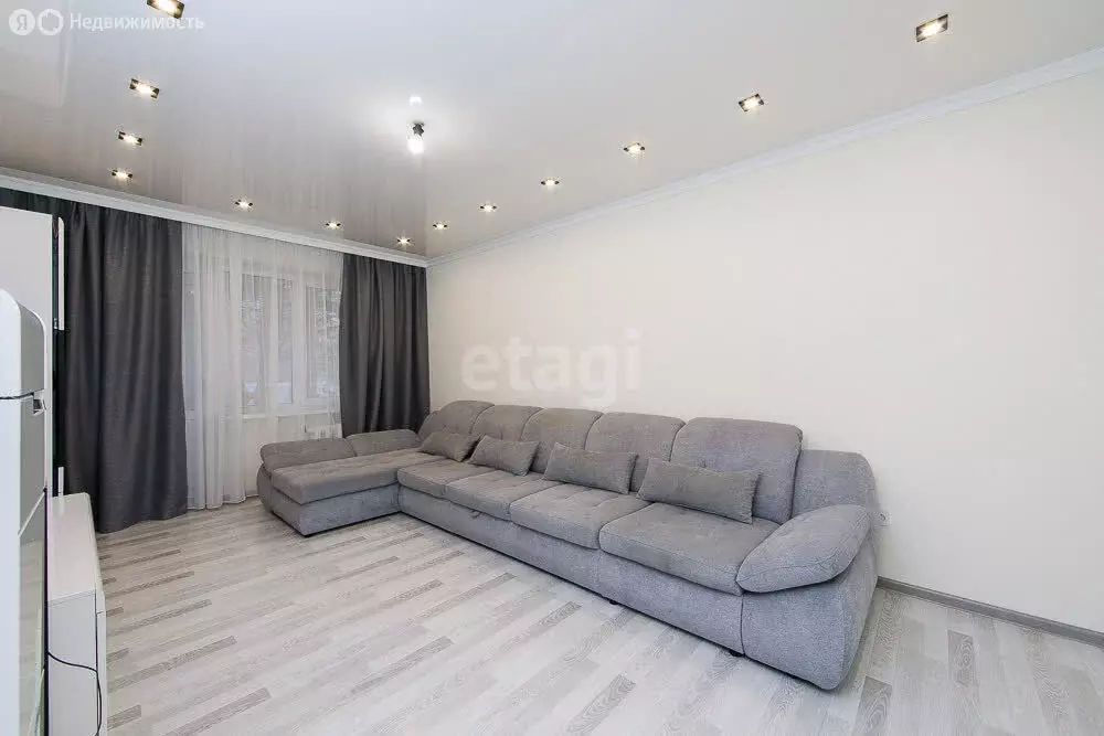 3-комнатная квартира: Калининград, улица Ульяны Громовой, 107 (77.1 м) - Фото 1