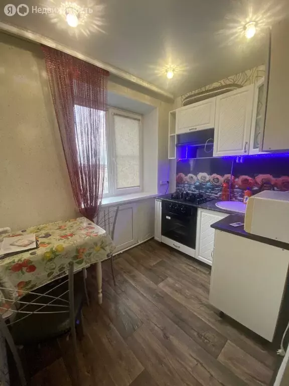 2-комнатная квартира: Еманжелинск, улица Гагарина, 8 (41.1 м) - Фото 1