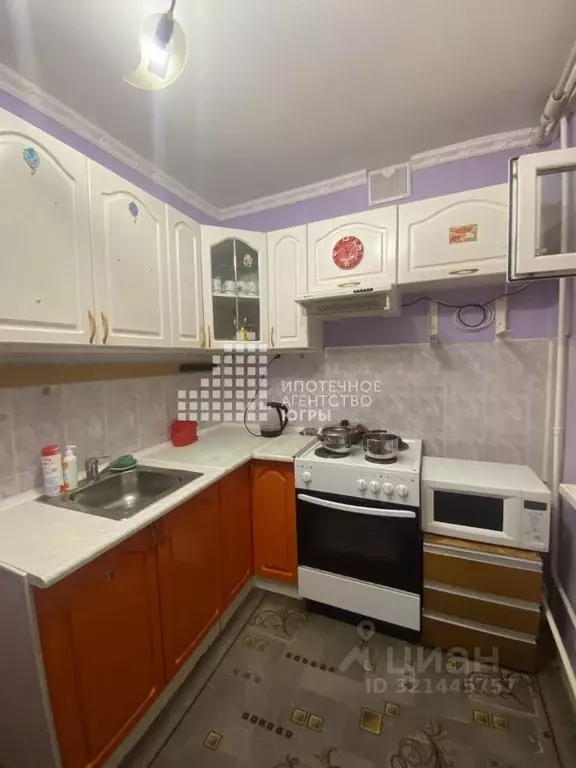 3-к кв. Ханты-Мансийский АО, Нижневартовск ул. Дружбы Народов, 34 ... - Фото 0