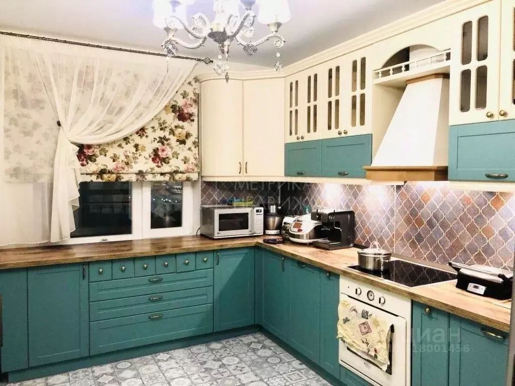 3-к кв. Тюменская область, Тюмень ул. Федюнинского, 64 (109.0 м) - Фото 0
