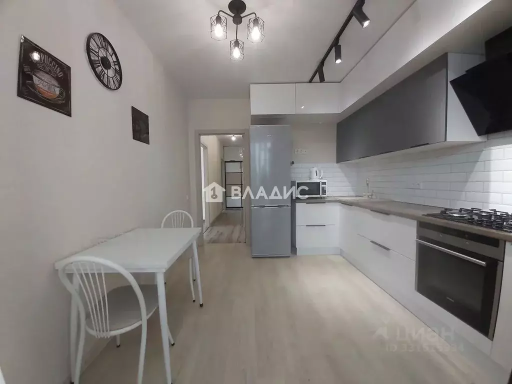 3-к кв. Волгоградская область, Волгоград ул. 8-й Воздушной Армии, 16 ... - Фото 1