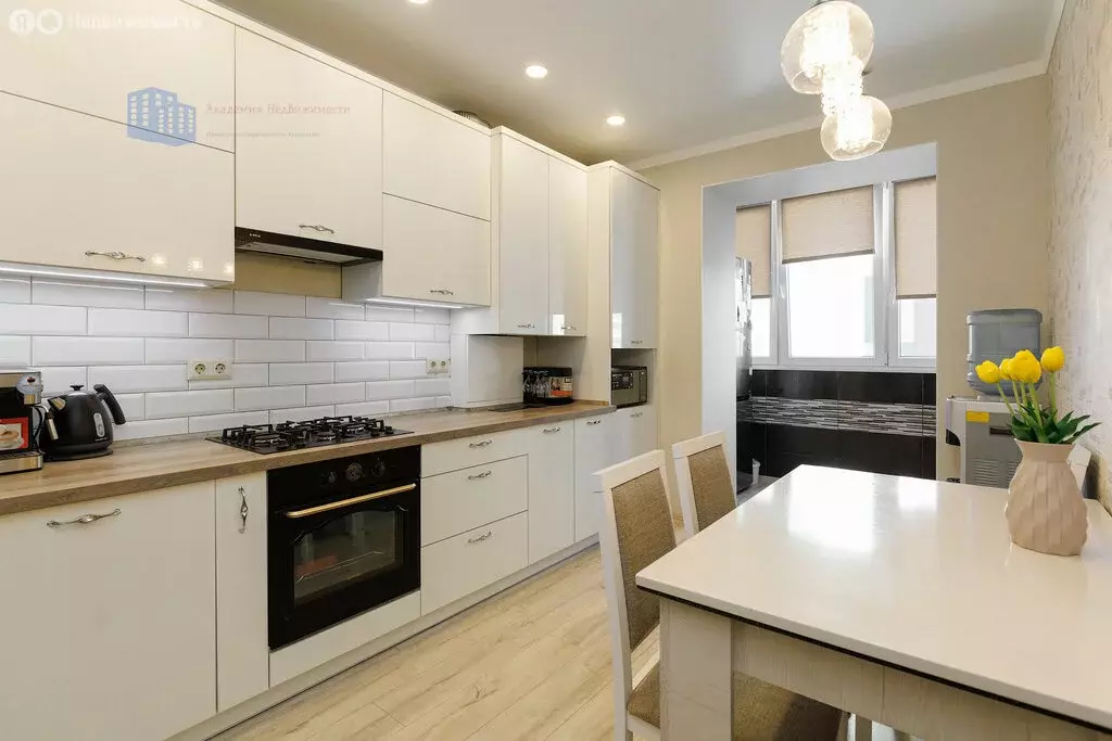 3-комнатная квартира: Калининград, улица Старшины Дадаева, 68 (94.4 м) - Фото 0