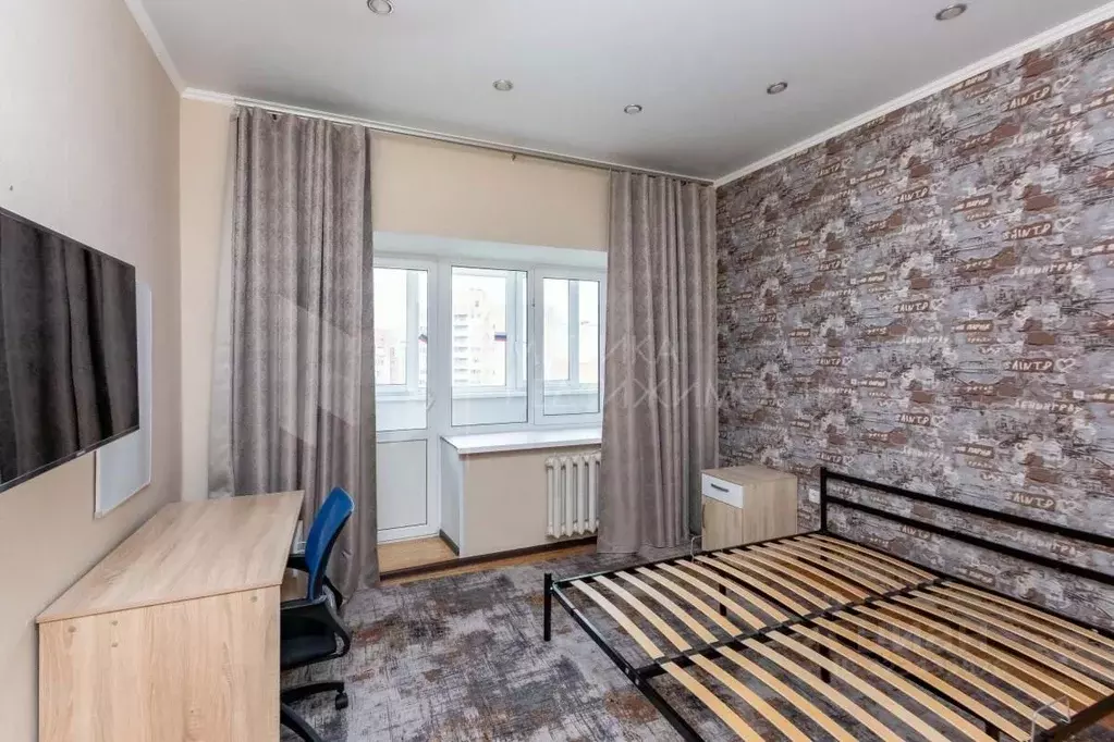 3-к кв. Тюменская область, Тюмень ул. Прокопия Артамонова, 15 (75.0 м) - Фото 1