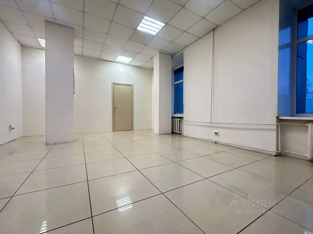 Помещение свободного назначения в Алтайский край, Барнаул просп. ... - Фото 1