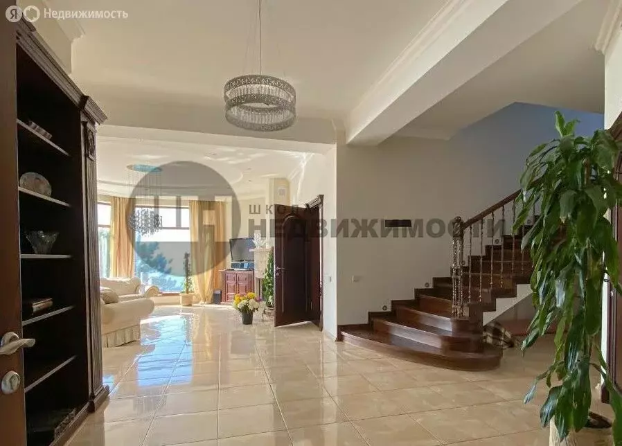 Дом в Республика Крым, Ялта (469 м) - Фото 1