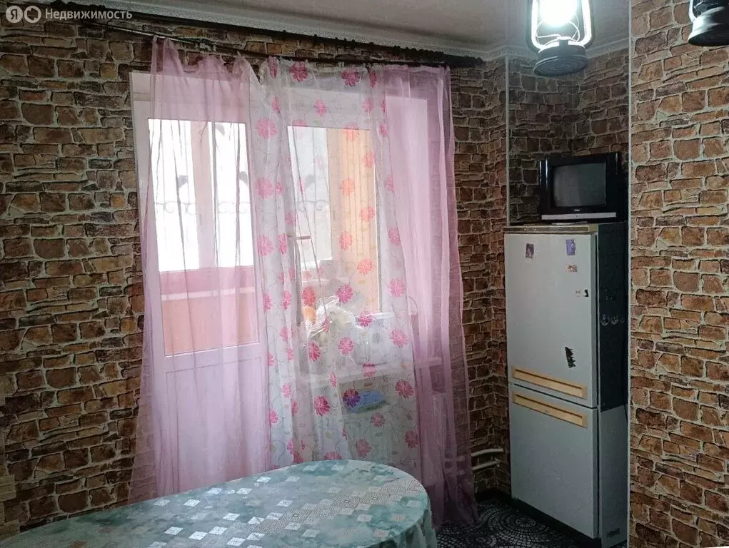 1-комнатная квартира: посёлок городского типа Свердловский, улица ... - Фото 2