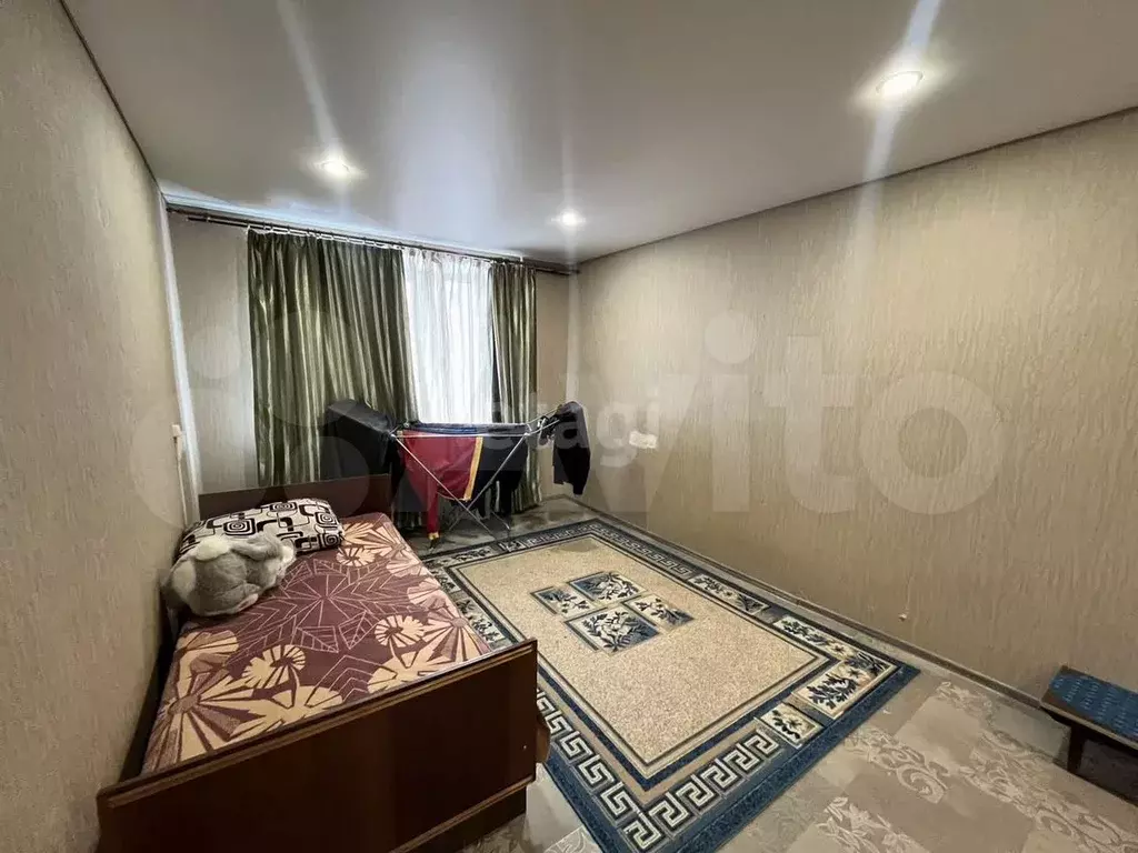 Комната 37 м в 8-к., 3/5 эт. - Фото 0