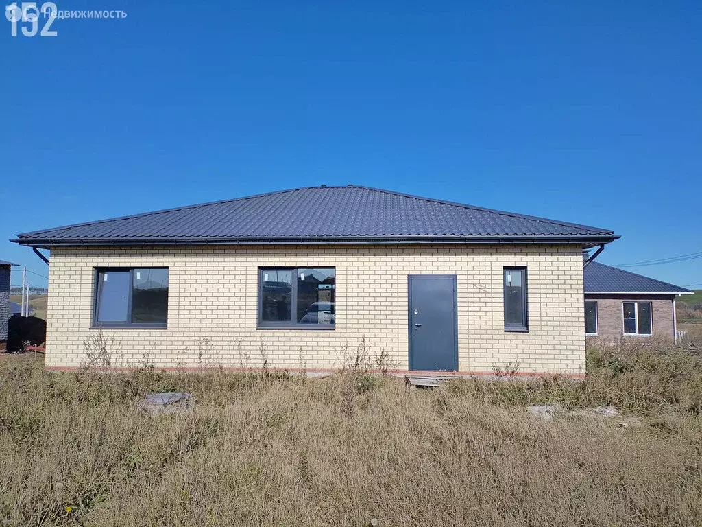 Дом в Тукаевский район, деревня Азьмушкино (100 м) - Фото 1