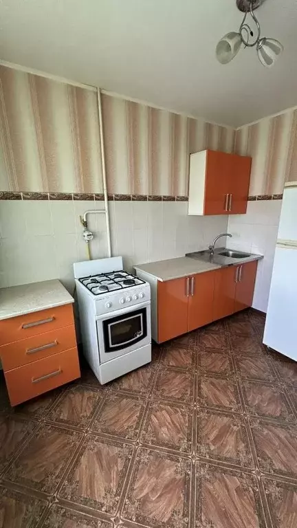 3-к кв. Оренбургская область, Оренбург просп. Гагарина, 40А (66.8 м) - Фото 0