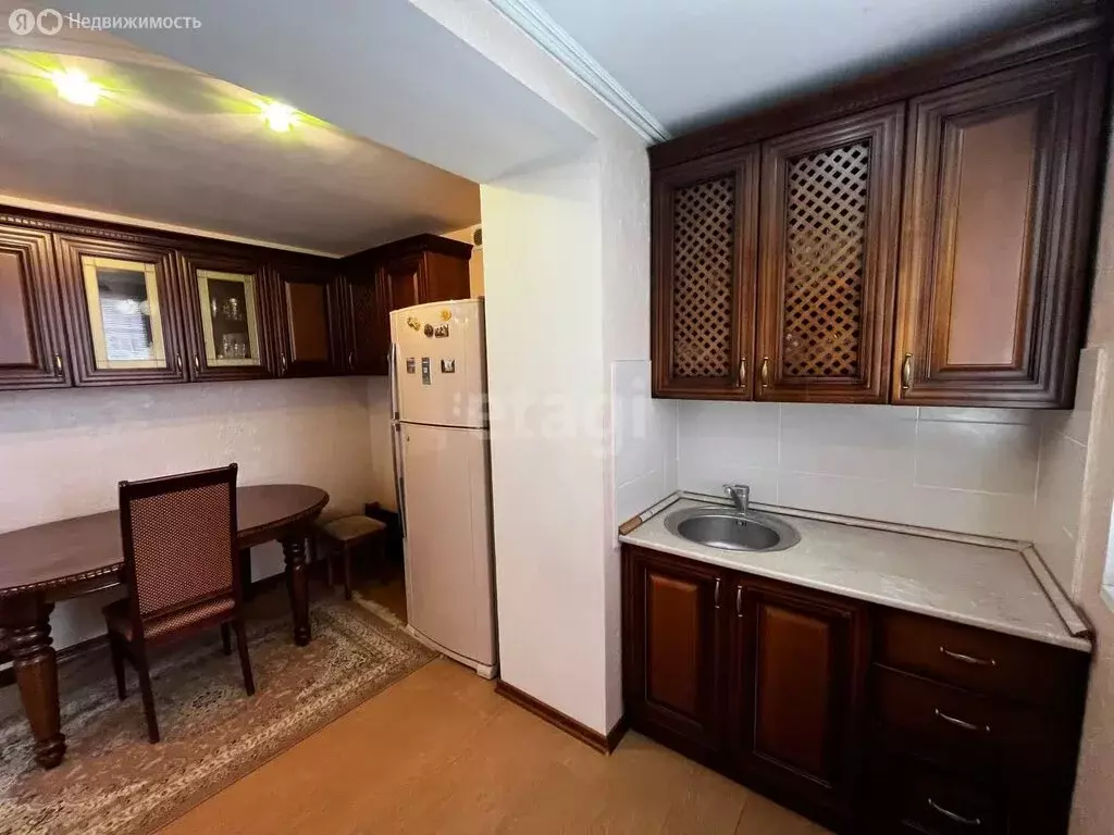 3-комнатная квартира: Черкесск, улица Любови Шевцовой, 16А (61 м) - Фото 1