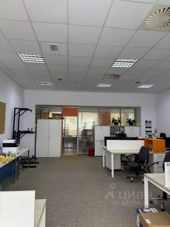 Помещение свободного назначения в Татарстан, Набережные Челны ул. ... - Фото 1