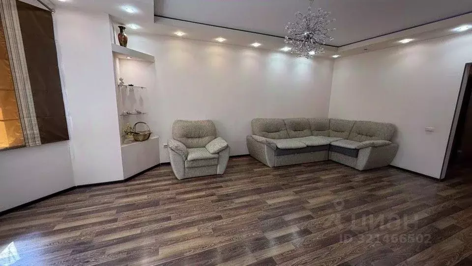 2-к кв. Астраханская область, Астрахань ул. Менжинского, 2к2 (80.0 м) - Фото 2