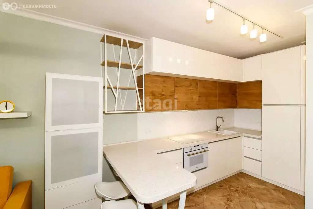 1-комнатная квартира: Тюмень, улица Бакинских Комиссаров, 1 (41.1 м) - Фото 2