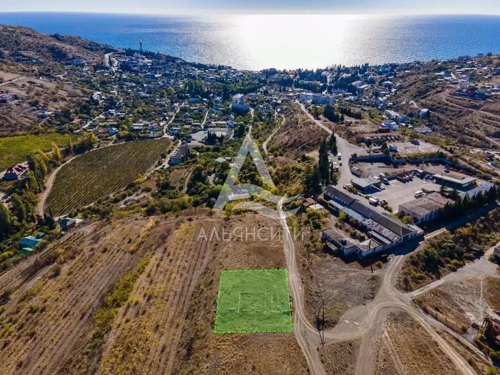 Участок в Крым, Алушта муниципальный округ, с. Малореченское ул. ... - Фото 1