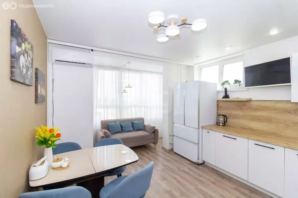 3-комнатная квартира: Тюмень, улица Червишевский Тракт, 45к8 (76.5 м) - Фото 0