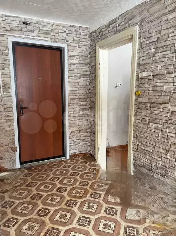 Комната 23,6 м в 2-к., 1/3 эт. - Фото 0