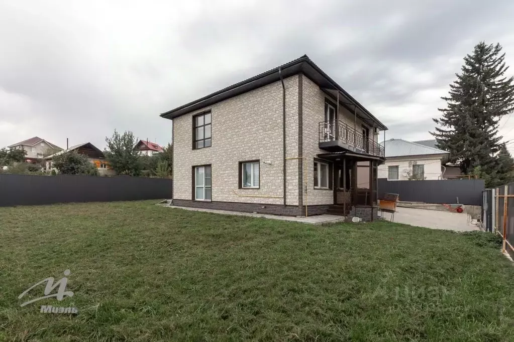 Дом в Алтайский край, Барнаул Ачинская ул., 2Б (194 м) - Фото 1