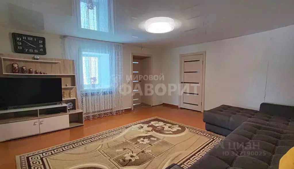 Дом в Оренбургская область, Беляевский район, с. Крючковка Светлый ... - Фото 1