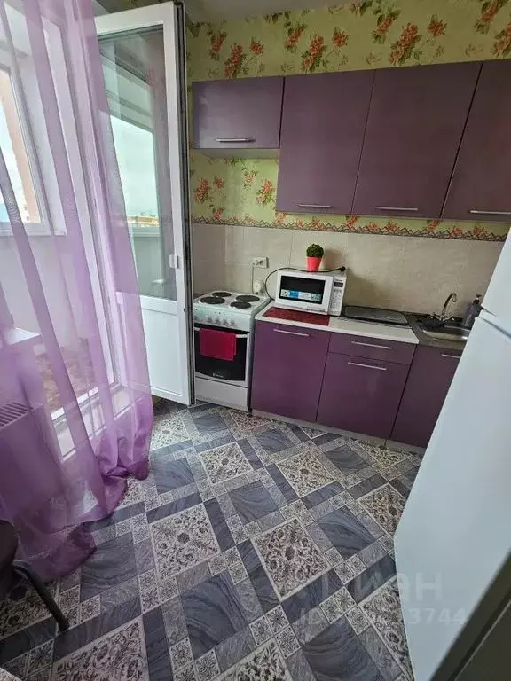 1-к кв. Курганская область, Курган Заозерный жилрайон, 4-й мкр, 10 ... - Фото 0
