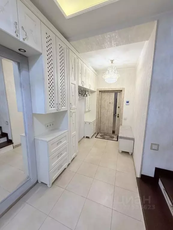 4-к кв. Крым, Симферополь ул. Битакская, 17А (220.0 м) - Фото 2