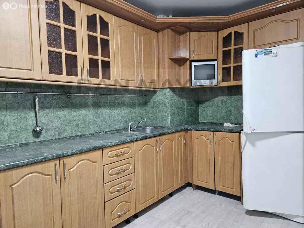 3-комнатная квартира: Майкоп, улица Михайлова, 3 (75 м) - Фото 1