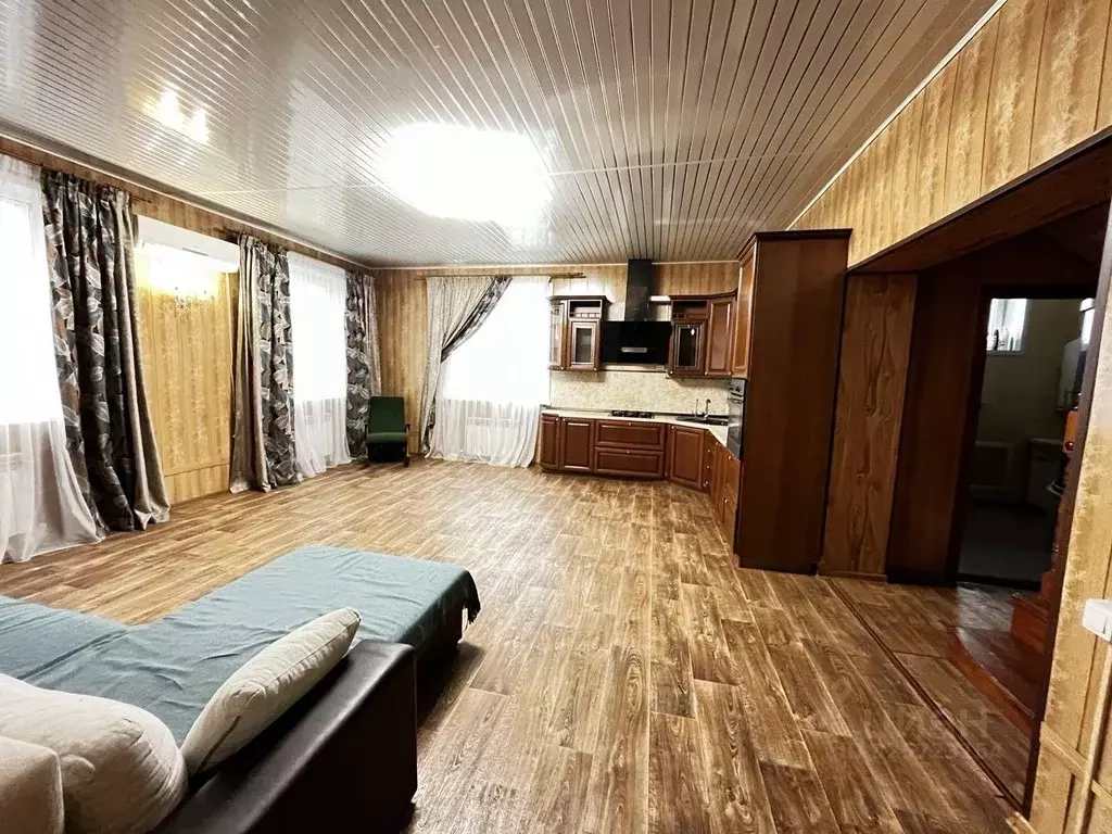 Дом в Астраханская область, Астрахань Медицинский пер., 12 (295 м) - Фото 1