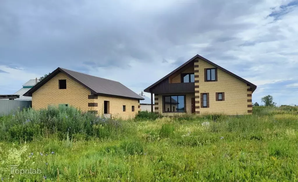 Дом в Татарстан, Апастовский район, Шамбулыхчинское с/пос, с. ... - Фото 1