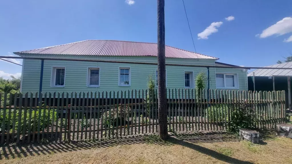 Дом в Курская область, Щигровский район, Защитенский сельсовет, с. ... - Фото 1