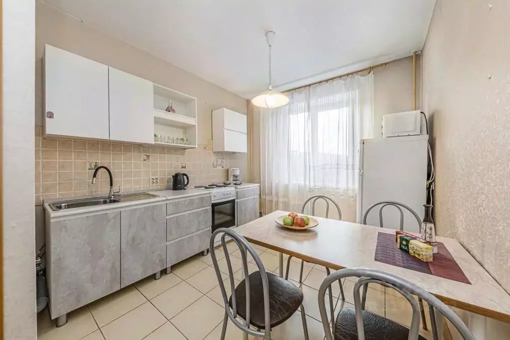 1-к кв. Челябинская область, Челябинск ул. Молодогвардейцев, 70В (86.0 ... - Фото 1