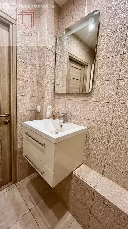 3-комнатная квартира: Барнаул, улица Антона Петрова, 254 (87.5 м) - Фото 0