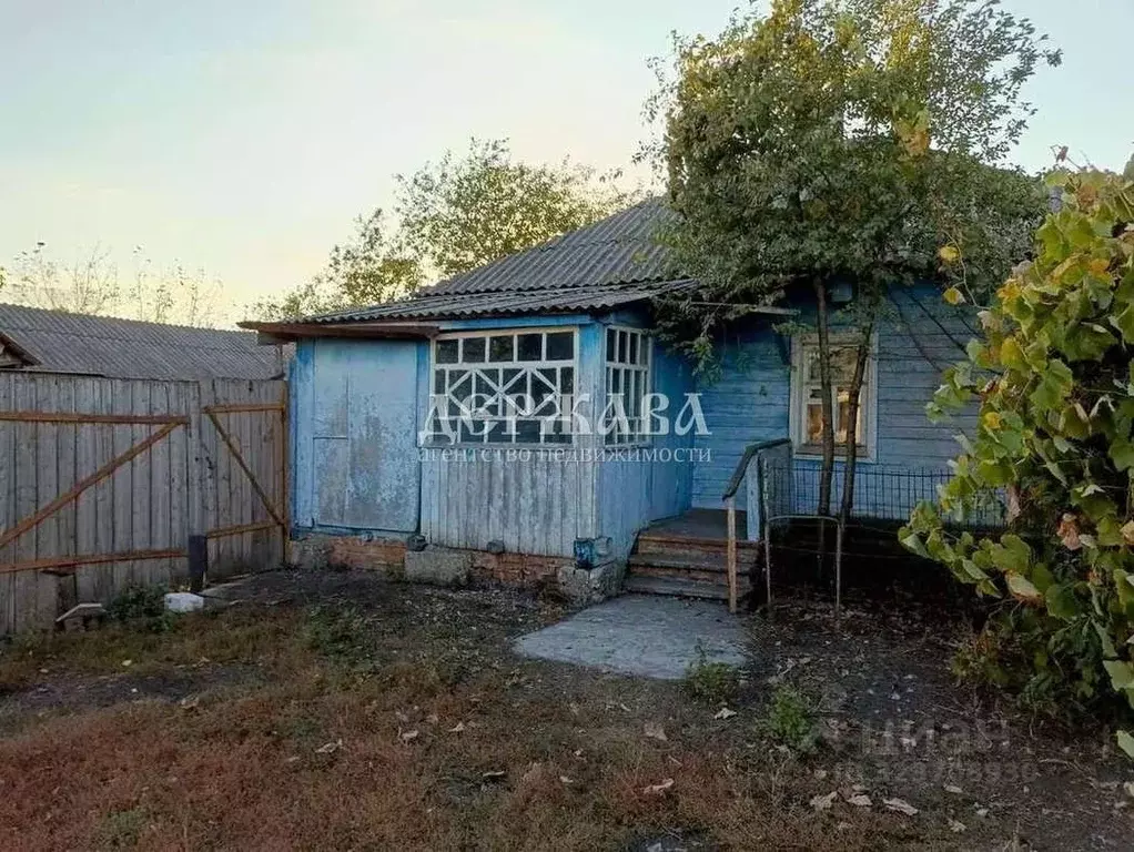 Дом в Курская область, Горшеченский район, Куньевский сельсовет, с. ... - Фото 1